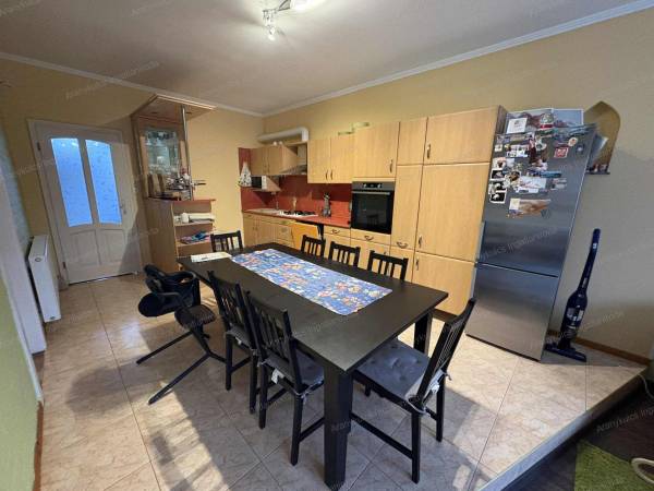 #5595 Eladó Sorház Gyulán!