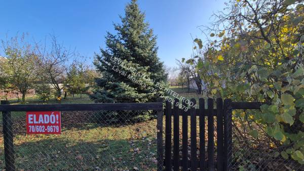 #10035 804 m2-es építési telek eladó