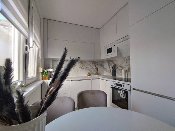 #8677 Kazincbarcikán igényesen felújított 2 + 0,5 szobás lakás eladó