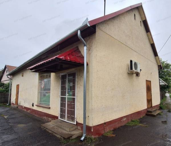 #7675 Nádudvaron üzlethelyiség eladó/ kiadó