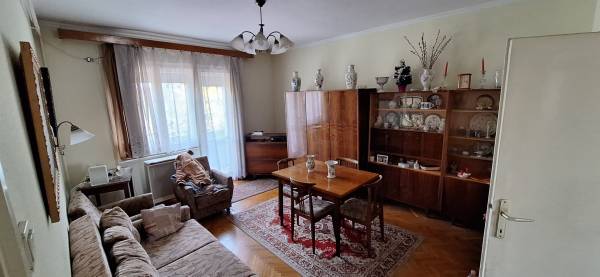 #9377 Nyíregyháza - Városmajor utcán  első emeleti lakás garázzsal együtt eladó!