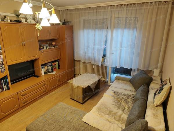 #7590 Nappali + 2 szobás, erkélyes lakás eladó az Árpád utcán!