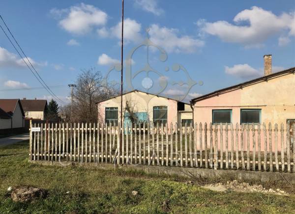 #8410 Dunaföldváron belterületi iparcsarnok eladó!