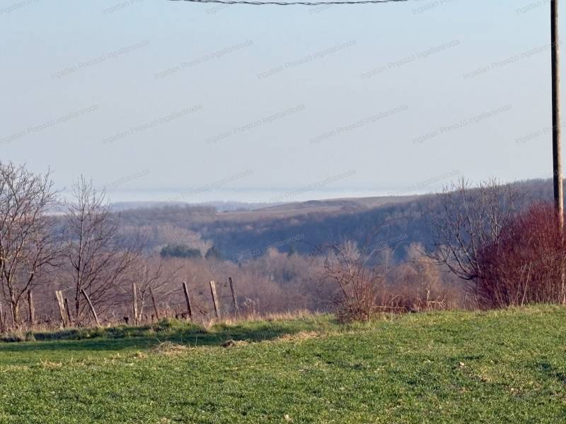#8672 Eladó balatoni panorámás kis zártkert Lesencefalun!