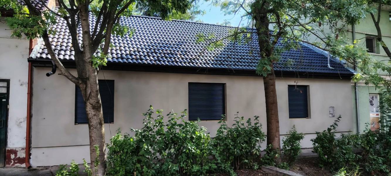 #5216 Békéscsabán belvárosi teljeskörűen felújított családiház eladó!