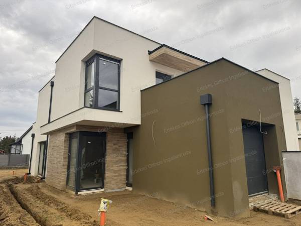 #9211 Sóstófürdőn új építésű, exkluzív ikerház eladó