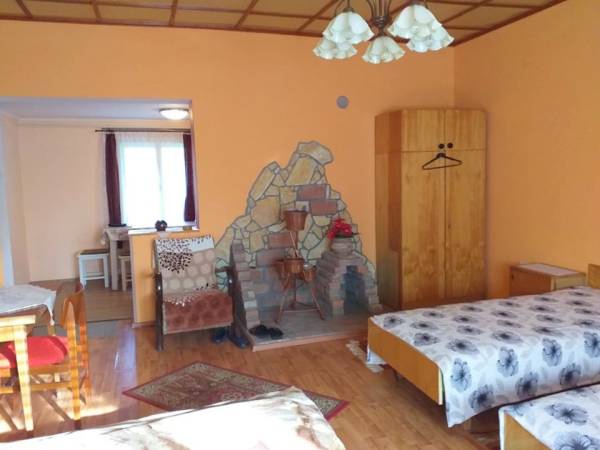 #9419 Szarvason megvételre kínálom az azonnal költözhető 2 szobás családi házrészt