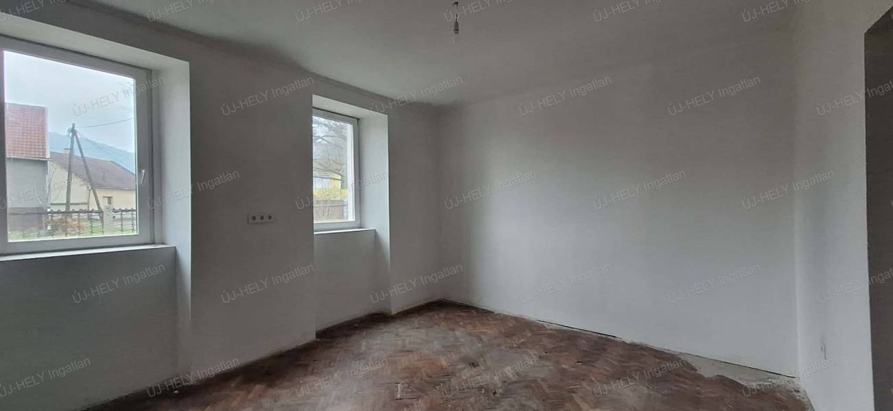 #4603 Eladó részben felújított, nagy családi ház Sátoraljaújhelyen, Sportcsarnok közelében.