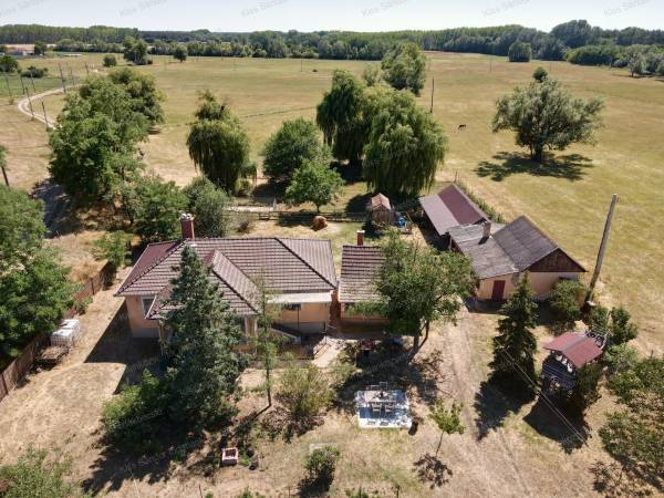 #7912 Eladó tanya Debrecen