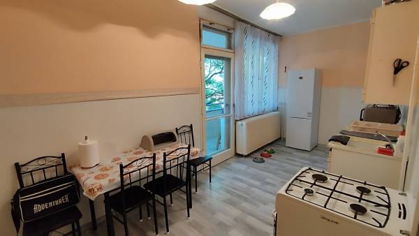 #7715 Békés belvárosában 3 szobás lakás eladó