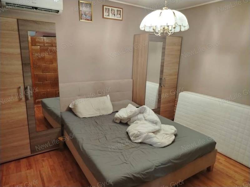 #14345 GYŐR-SASHEGYEN KÉTSZINTES KISHÁZ 922 M²-ES TELKEN – EGÉSZ ÉVES LAKHATÁSRA