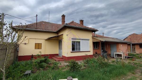 #7726 Szabadkígyóson felújítandó családi ház eladó