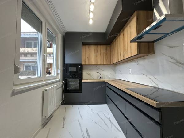 #4497 Eladó Kazincbarcika 55 m2-es 2 szobás klímás felújított lakás