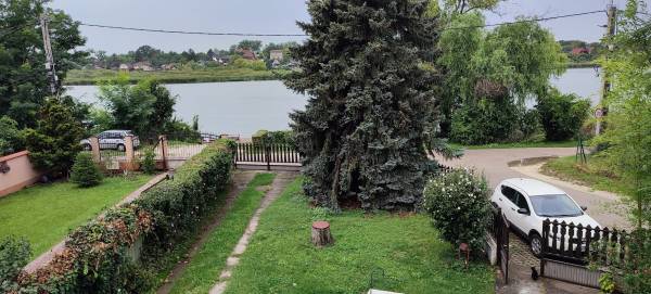 #11816 Dunaparti ingatlan, saját stéggel eladó!