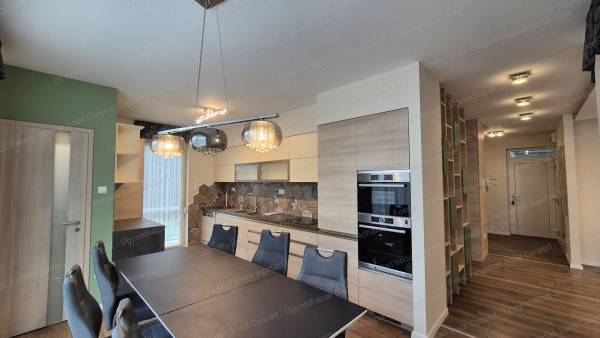 #4177 Eladó modern, kertkapcsolatos lakás a győri Alcedonia Lakóparkban