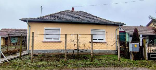 #6587 Eladó családi ház Mezőberény