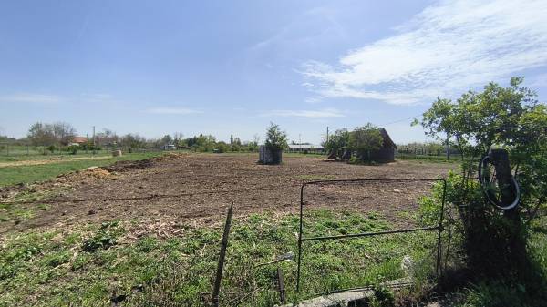 #10134 Békéscsabán 3 db építési telket kínálunk eladásra Kenderföldeken.