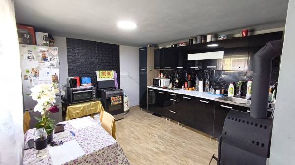 #11475 Szakályban közel 1000 m²-es telken két különálló, több generációs otthonnak vagy befektetésnek kiváló ház eladó!