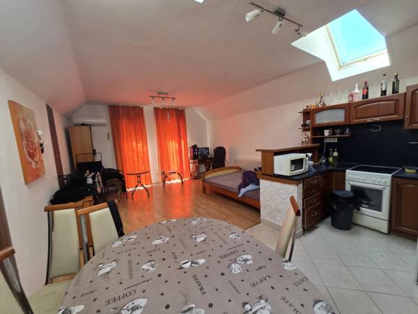 #8471 Eladó tégla építésű lakás Komárom központjában!!!