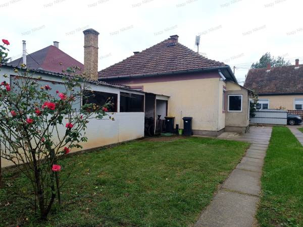 #9635 Eladó családi ház Mikepércs