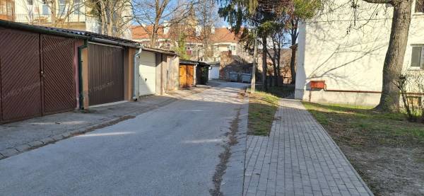 #8242 Sátoraljaújhelyen garázs eladó!