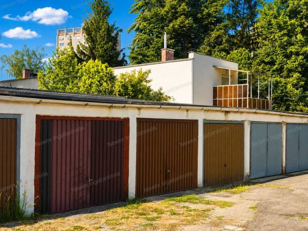 #12732 Eladó 18 m²-es szerelőaknás garázs Miskolc Dél-Kiliánban - Nyár utcai garázssoron