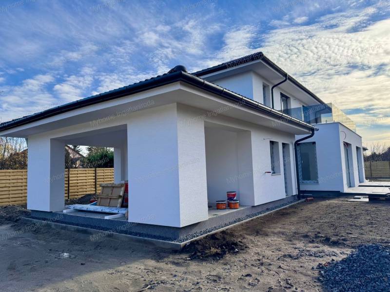 #5833 Eladó ikerház Siófok