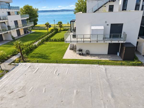 #13624 SIÓFOK EZÜSTPARTON ÚJ ÉPÍTÉSŰ PANORÁMÁS NYARALÓ ELADÓ!