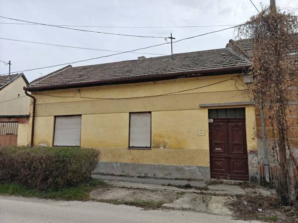#9316 Felújítandó önálló családi ház eladó