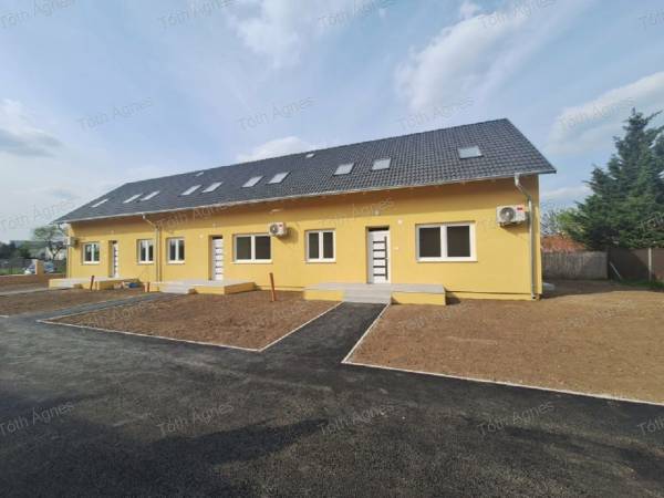 #11633 Eladó sorház Szolnok