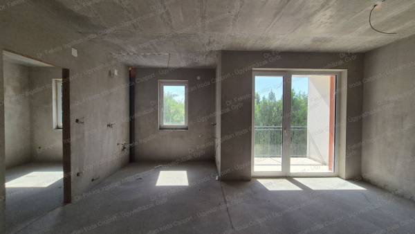 #7990 Legyen saját irodád Szabadhegyen!