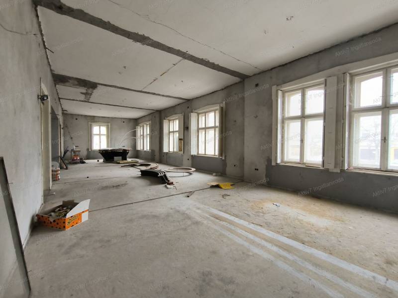 #7243 Eladó Üzlethelyiség Hódmezővásárhely