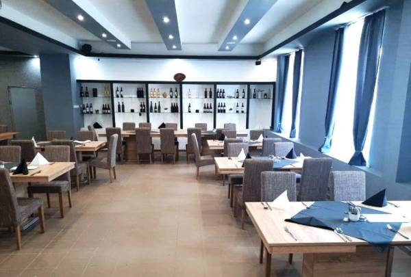 #2794 Lábatlanon lévő étterem ELADÓ!