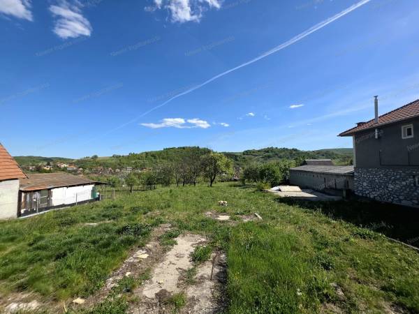 #10164  Ritka lehetőség! Építési telek kiváló adottságokkal Varbón!