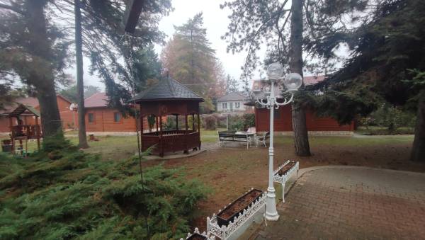 #5247 Szarvason eladásra kínálunk a Várkert és szabadstrand közvetlen közelében egy üdülőkomplexumot