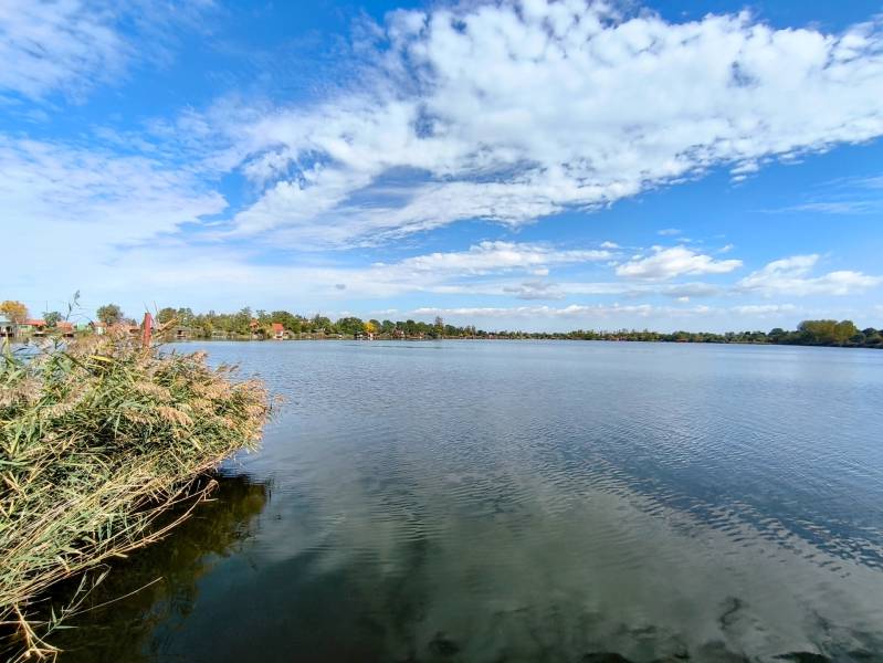 #4163 Békés Borosgyáni tavon, horgász rész eladó!