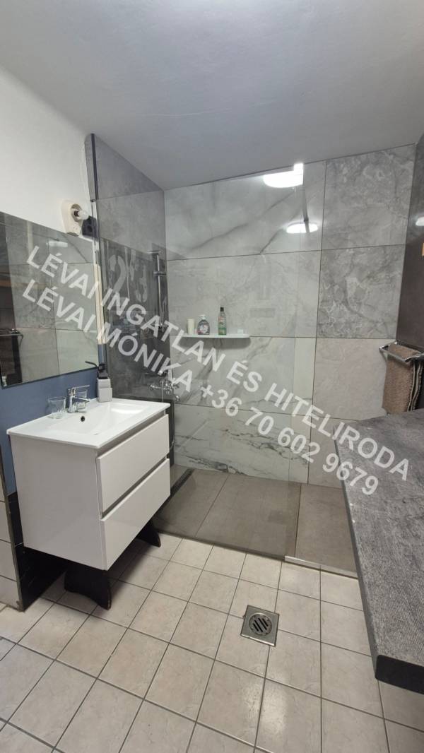 #7722 Békéscsabán  Jaminában 4 szobás 161 m2 családi ház eladó.