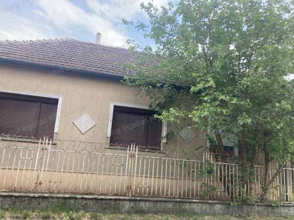 #3118 Eladó Zagyvarékason egy 3 szobás családi ház