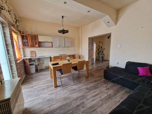 #5868 Eladó Családi Ház Jászalsószentgyörgyön, Kiváló Elhelyezkedéssel!