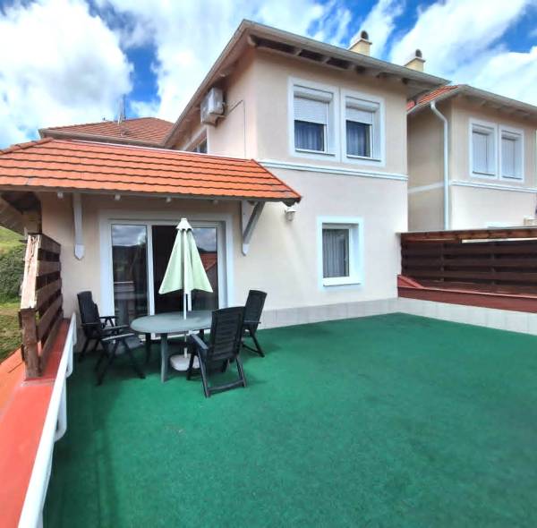 #11670 Apartman ELADÓ Dunaszentmiklós exkluzív üdülőparkjában, panorámás kilátással!