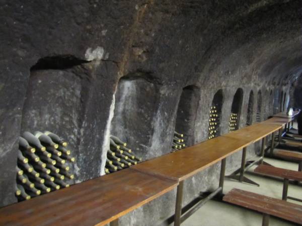 #1646 Gyöngyös és Mátrafüred között, Sárhegy nyugati lábánál közterületről nyíló- pince eladó.