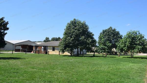 #7443 Győr-Moson-Sopron Vármegye, Győr, Gyirmót eladó ipari kereskedelmi célú ingatlan