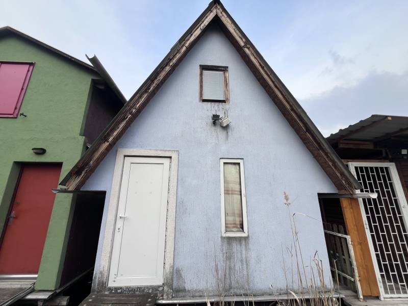 #8685 Horgászház ELADÓ a Bokodi tavon, a D soron!