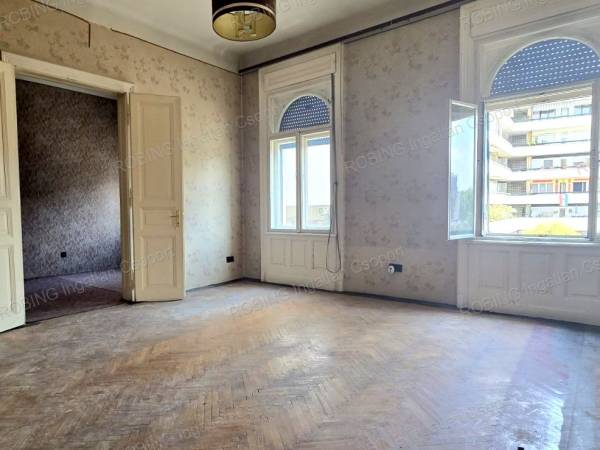 #12038 KÉT BEJÁRATOS, JÓ ADOTTSÁGOKKAL RENDELKEZŐ LAKÁS, BUDAPEST CENTRUMÁBAN!