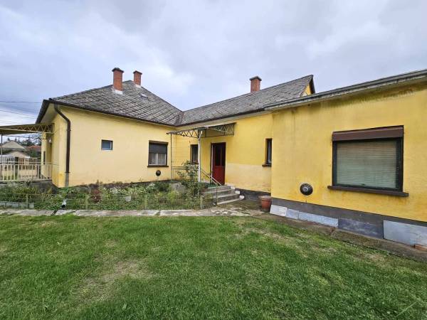 #8449 Eladó családi ház Bábolnán!