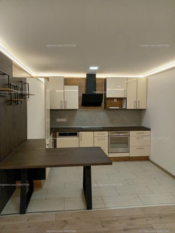 #8710 Sátoraljaújhelyben a Losárdi Zsuzsanna utcában 2. emeleti, 51 nm-es lakás tulajdonostól eladó