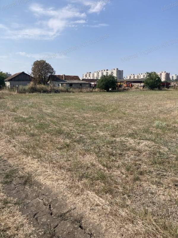 #8697 Eladó építési telek