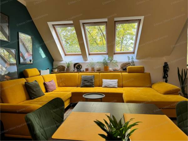 #7002 Eladó téglalakás a belváros csendes részén