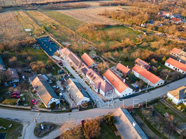 #7796 Eladó birtok Kővágóörs