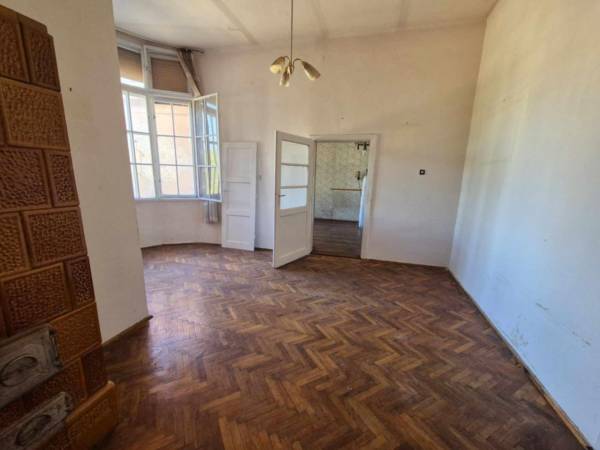 #5202 Eladó lakás Pápa